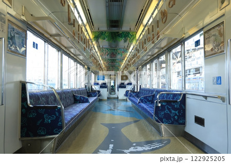 【南海】2000系〜めでたいでんしゃ「かなた」〜の車内(和歌山港線:和歌山市駅) 【南海】2000系〜めでたいでんしゃ「かなた」〜の車内(和歌山港線:和歌山市駅) 122925205