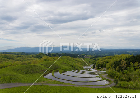扇棚田（熊本県産山村） 122925311