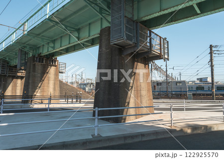 相鉄厚木線の陸橋と小田急の海老名検車区 122925570