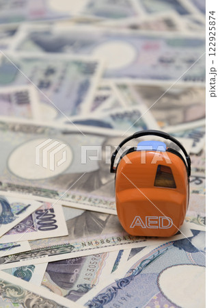 AEDとお金 AEDとお金 122925874