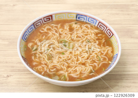 インスタントラーメン 122926309