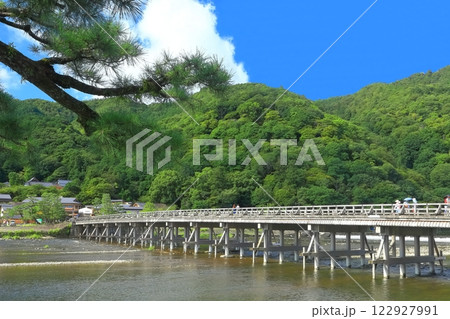 【京都府】万緑の嵐山 渡月橋 【京都府】万緑の嵐山 渡月橋 122927991