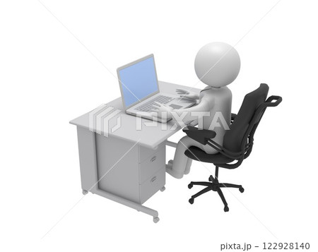 ノートパソコンを操作する、机の前のビジネスマン 122928140
