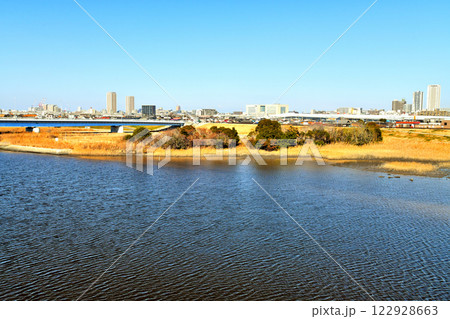 新行徳橋／江戸川放水路より行徳橋、市川駅～本八幡駅方向を望む(千葉県市川市)【2025.1】 122928663