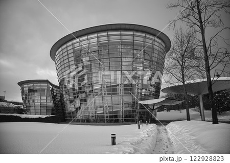 雪景色の市立美術館 雪景色の市立美術館 122928823