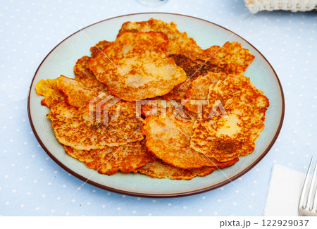 Belarusian potato pancakes draniki with sour cream at plate Belarusian potato pancakes draniki with sour cream at plate 122929037