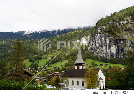 ラウターブルンネンの町の風景 スイス ラウターブルンネンの町の風景 スイス 122929073