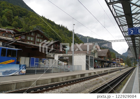 ラウターブルンネンの鉄道駅 スイス ラウターブルンネンの鉄道駅 スイス 122929084