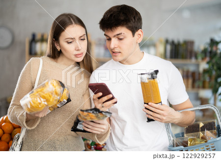 Couple man and woman scanning qr code for pasta 122929257