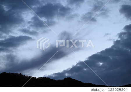 冬の夕景・黄昏【背景素材】 冬の夕景・黄昏【背景素材】 122929804