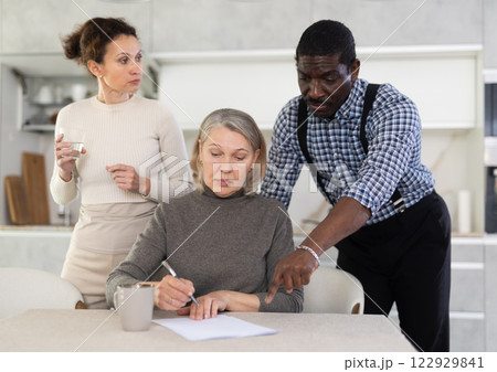 Mature woman relatives tell her who to include in her testament 122929841
