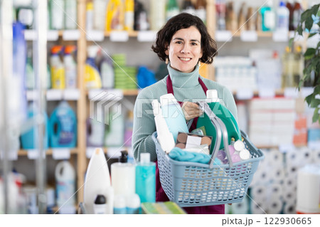 Middle-aged woman choosing laundry detergent at supermarket 122930665
