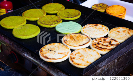 Colombian and Venezuelan Arepa bread 122931390