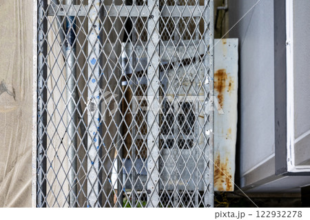 建設現場に組まれた鉄骨の足場構造 建設現場に組まれた鉄骨の足場構造 122932278