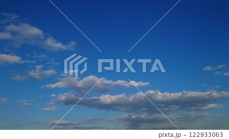青空と陰った雲 青空と陰った雲 122933063