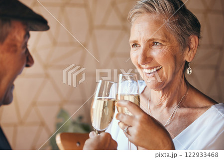 Senior couple, champagne and drinks toast in house or home for marriage anniversary, celebration event or retirement success. Happy smile, love or elderly man, woman and enjoy alcohol glass together 122933468
