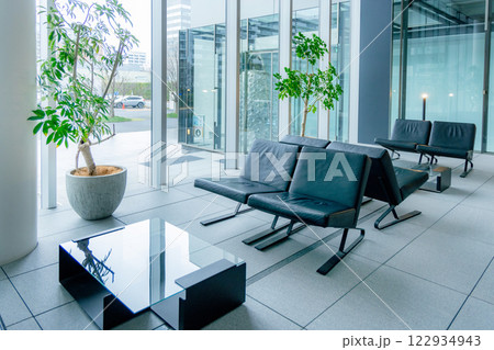 都会のオフィス　ロビー 122934943