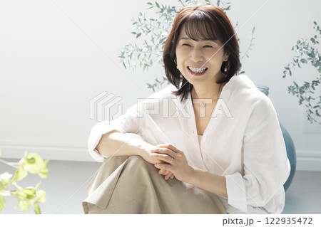 ミドル世代の綺麗な女性 122935472