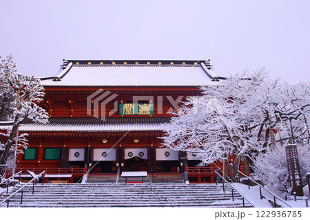 日光市　日光山輪王寺の雪景色 122936785