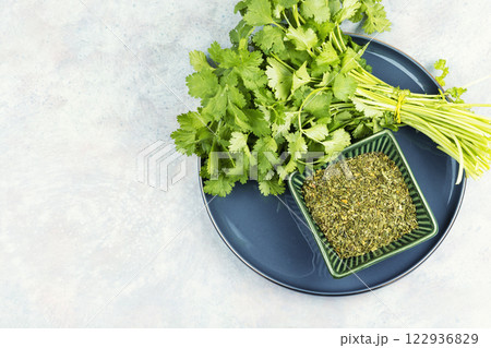 Fresh and dry coriander cilantro. 122936829