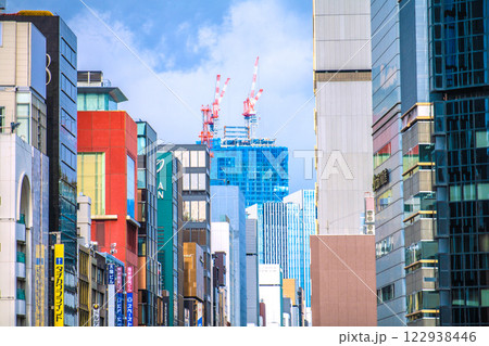 日本の東京都市景観 東京・銀座の街などを望む。画面奥には再開発の巨大ビルが見える=令和7年2月5日 日本の東京都市景観 東京・銀座の街などを望む。画面奥には再開発の巨大ビルが見える=令和7年2月5日 122938446