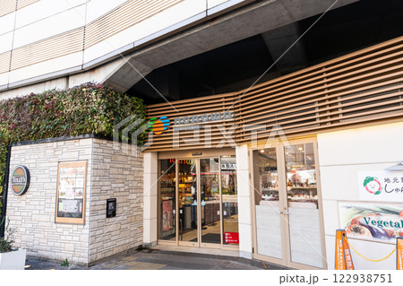 nonowa武蔵境で遊ぶ　冬晴れの青空　東京都武蔵野市境 122938751