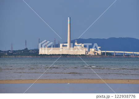具志川火力発電所を含めて金武湾には石炭火力発電所が三か所ある。 122938776