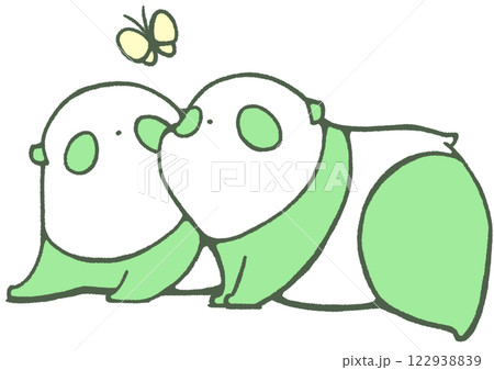 蝶を見上げる二匹の子パンダ(緑色) 122938839