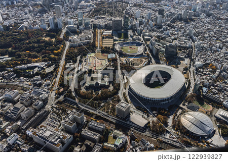 ドローン ヘリコプター 空撮 新宿 国立競技場 ドローン ヘリコプター 空撮 新宿 国立競技場 122939827