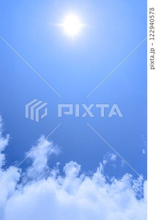 夏の空　太陽と雲　横浜 122940578