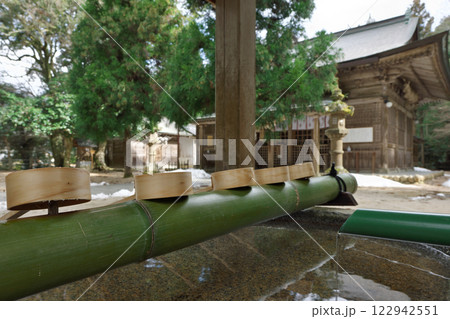 玉作湯神社手水舎（玉造温泉：松江市） 122942551