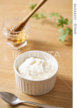 水切りヨーグルト 122943248