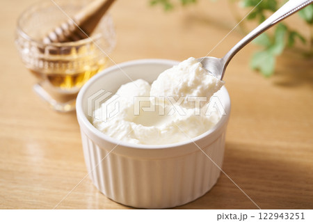 水切りヨーグルト 122943251