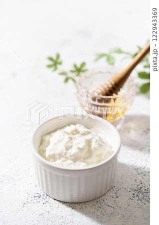 水切りヨーグルト 122943369