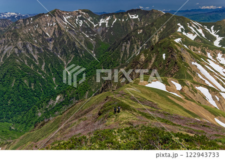 上越国境・万太郎山への登りから見る谷川岳 122943733