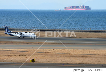 中部空港にトキエア到着 122944906