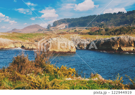 Aerial view of the rocky coast near Buelna, Asturias, Spain 122944919
