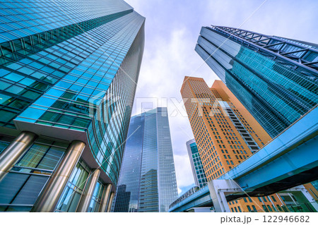 日本の東京都市景観2月5日。電通本社やゆりかもめなど汐留のオフィス街を望む＝令和7年 122946682