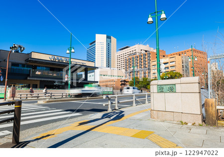 東京　御茶ノ水駅と聖橋 122947022