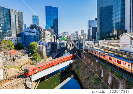 東京　聖橋から見る神田川 122947515