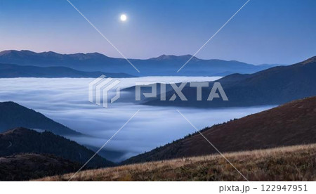 幻想的な雲海の風景 122947951