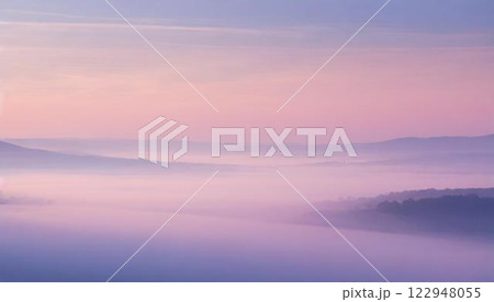 薄紫色の霧の風景 122948055