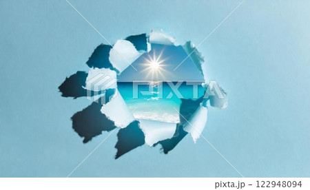 破れた紙と海の風景 122948094