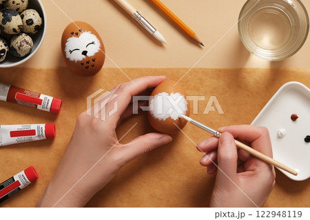 DIY and children's art. Step-by-step instructions: how to make cute owl Easter egg. Step 3: With white paint, draw the future face of the owl. 122948119