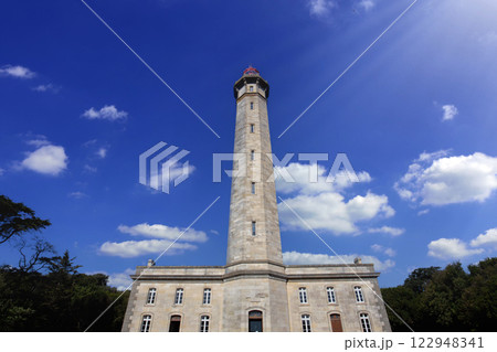 Phare des baleines, whale lighthouse,  ile de Re island, france 122948341