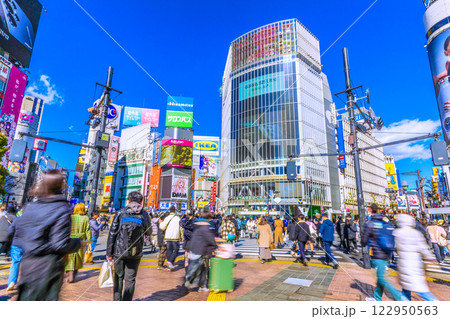 日本の東京都市景観 2月…マ無しの外国人観光客らで賑わう渋谷スクランブル交差点=令和7年2月11日 日本の東京都市景観 2月…マ無しの外国人観光客らで賑わう渋谷スクランブル交差点=令和7年2月11日 122950563