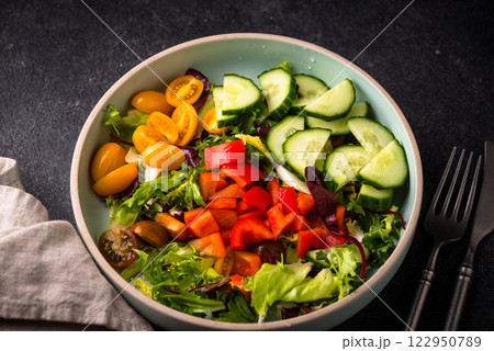 Fresh healthy organic vegetable salad 122950789