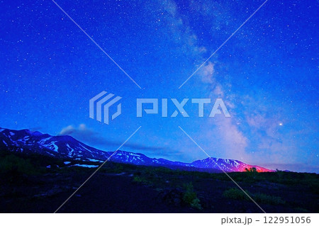 十勝岳望岳台からの天の川／北海道美瑛町 122951056