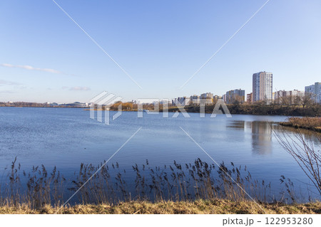 Shot of the modern city on the bank of the river 122953280