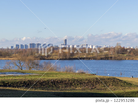 Shot of the modern city on the bank of the river 122953286